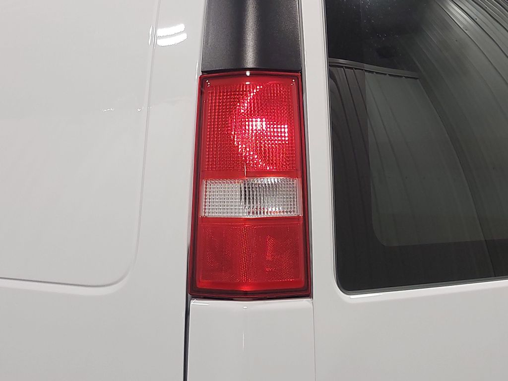 2024 GMC SAVANA - Image 30