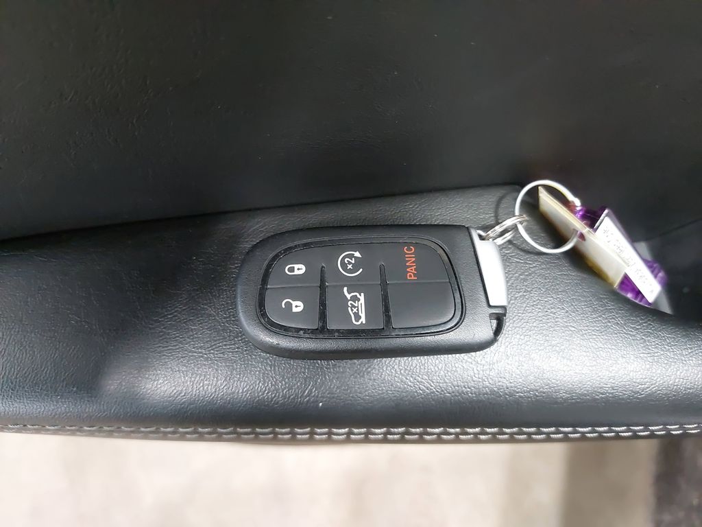 2021 JEEP CHEROKEE - Image 34