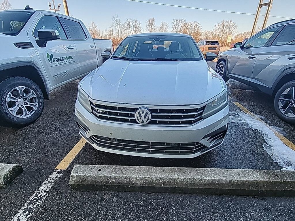 Used 2019 Volkswagen Passat 2.0T SE R-Line Sedan