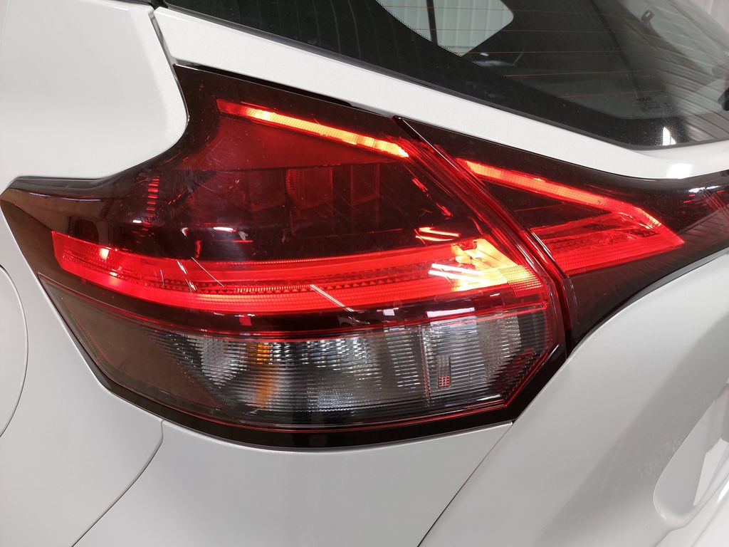 2023 NISSAN KICKS - Image 32