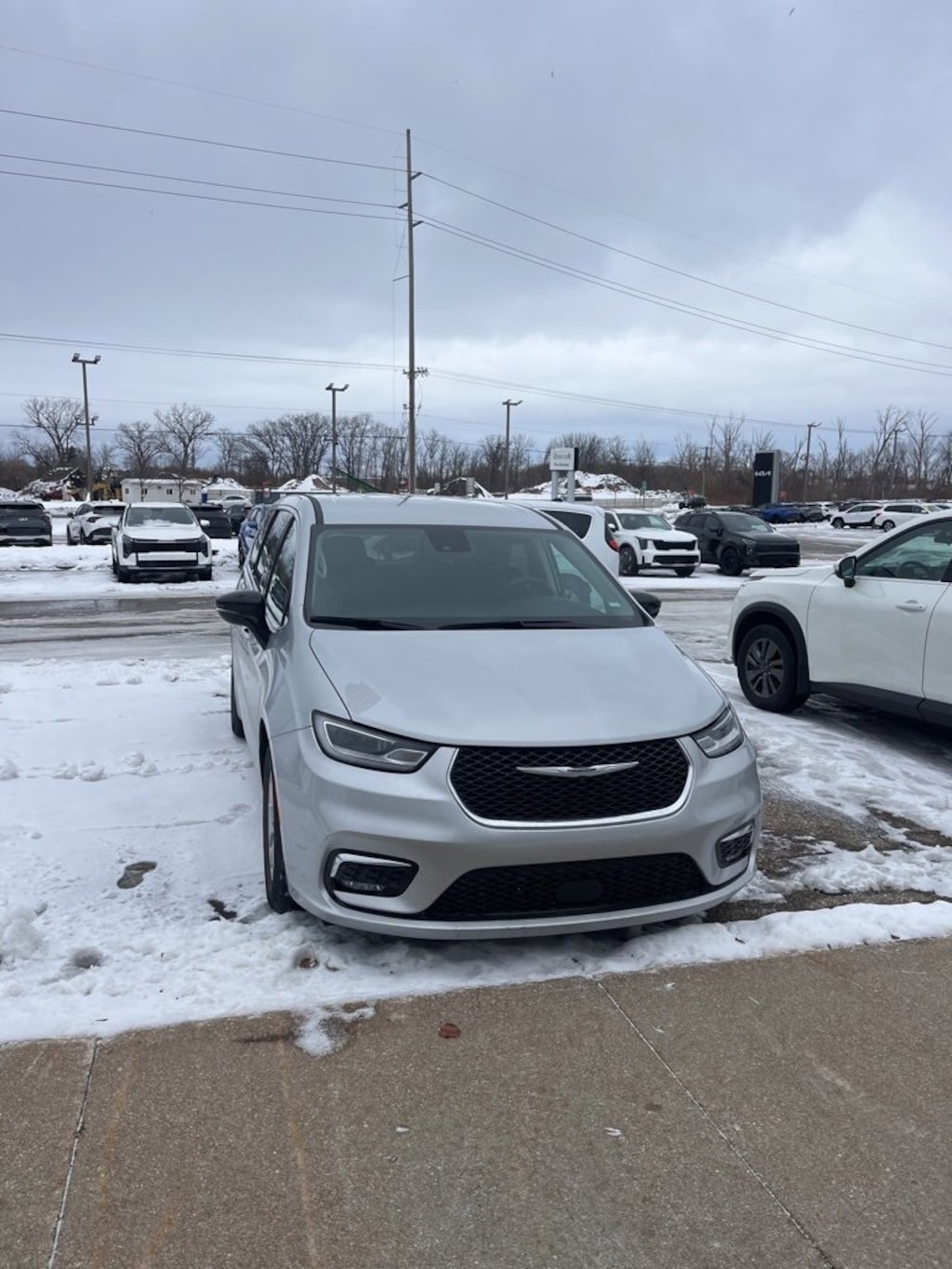 Used 2024 Chrysler Pacifica Touring L Van Passenger Van