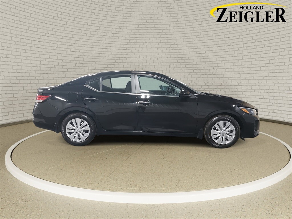2025 Nissan Sentra S photo 4