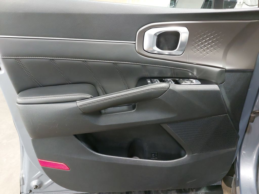 2024 KIA SORENTO - Image 28
