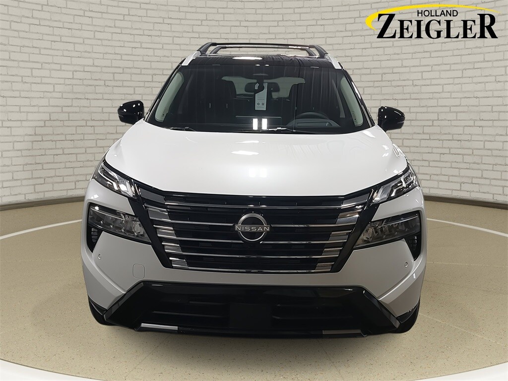 2026 Nissan Rogue Platinum photo 2