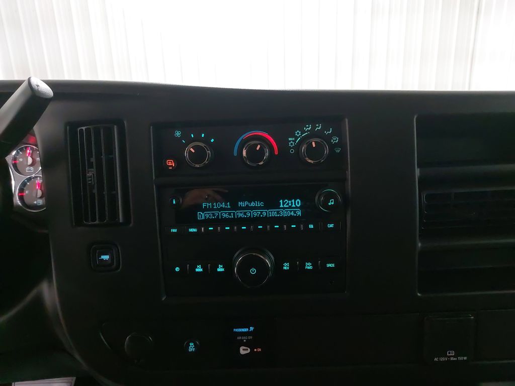 2024 GMC SAVANA - Image 16