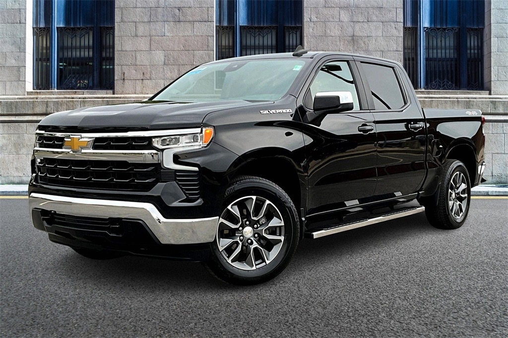 Used 2023 Chevrolet Silverado 1500 LT with VIN 3GCPDKEK4PG170067 for sale in Riverside, IL