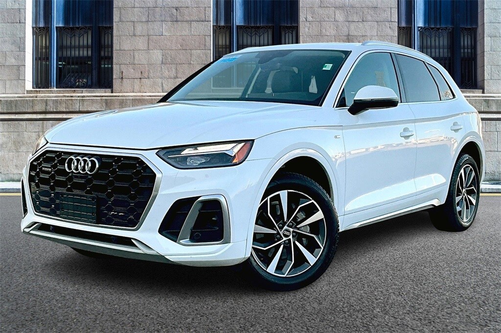 2022 Audi Q5 45 S line Premium photo 2