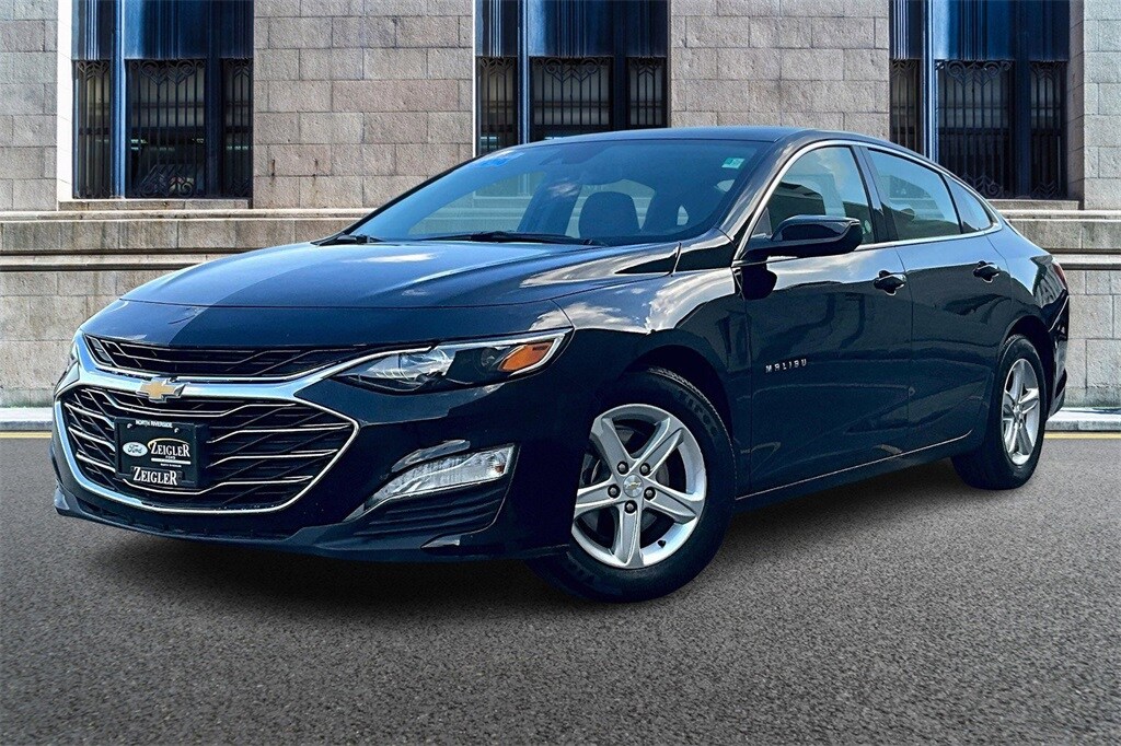 2024 Chevrolet Malibu 1LT photo 2