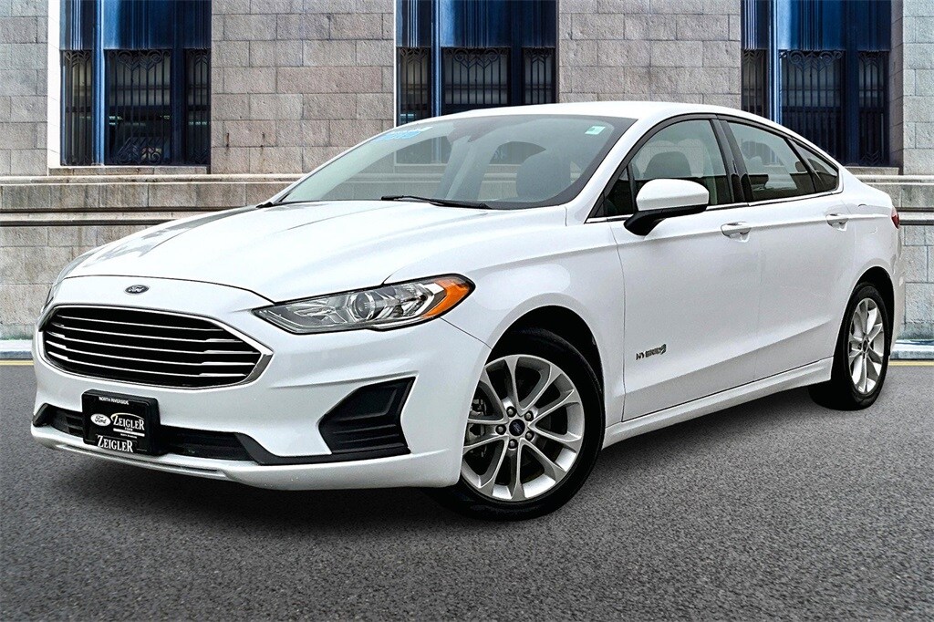 2019 Ford Fusion Hybrid SE photo 2