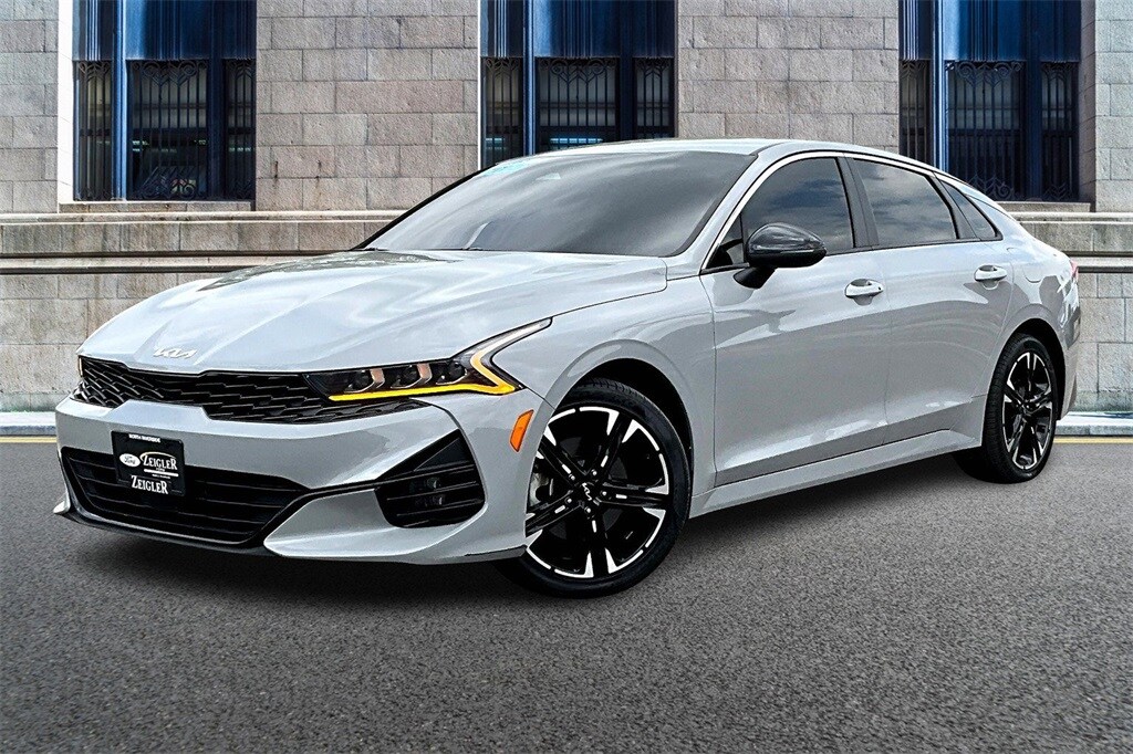 2023 Kia K5 GT-Line photo 2