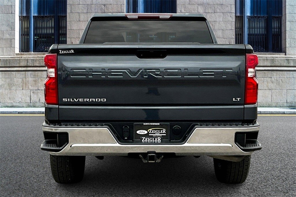 2022 Chevrolet Silverado 1500 LT photo 3