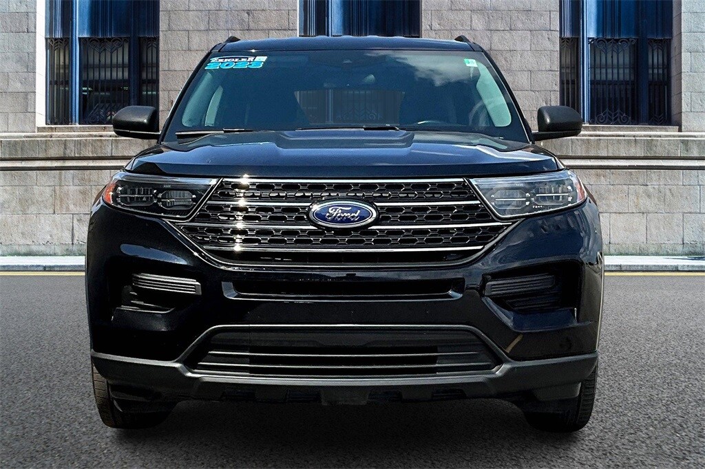 2023 Ford Explorer XLT photo 3