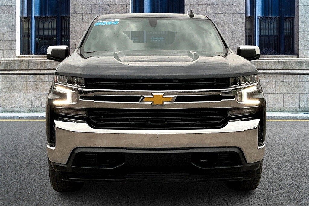 2022 Chevrolet Silverado 1500 LT photo 2