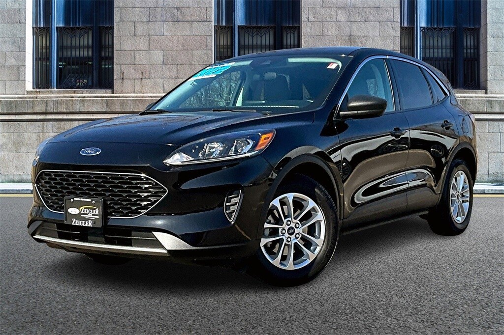 2022 Ford Escape SE photo 2