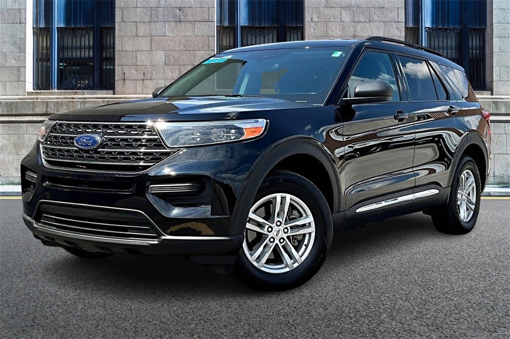 2023 Ford Explorer XLT photo 2