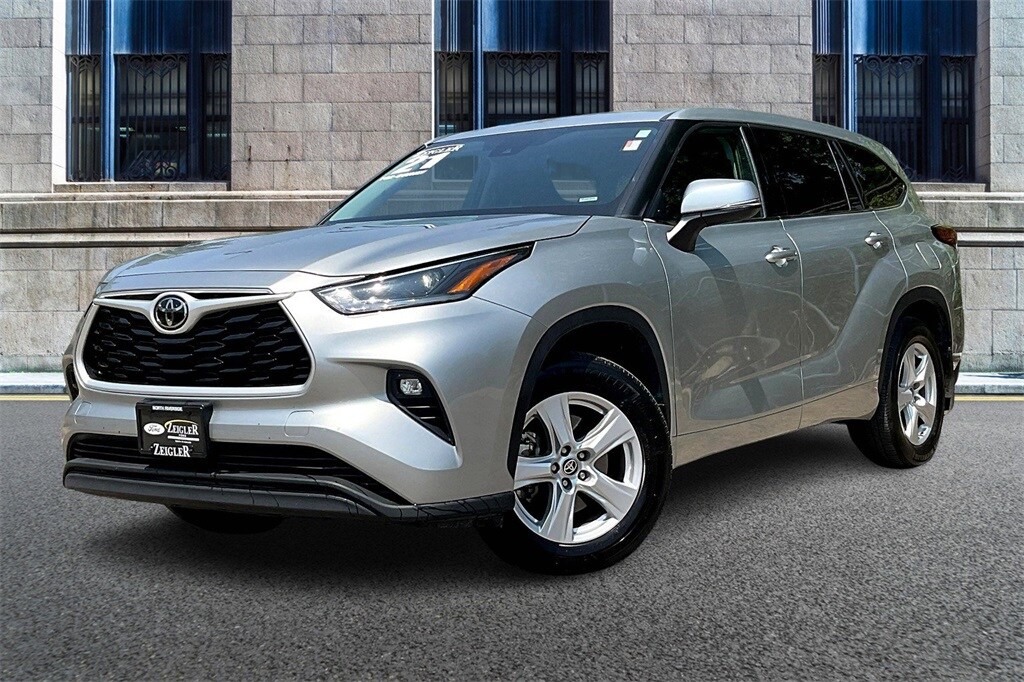 Used 2021 Toyota Highlander LE SUV