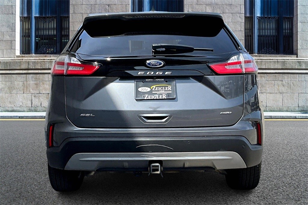 2022 Ford Edge SEL photo 2