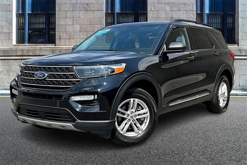 2022 Ford Explorer XLT photo 2