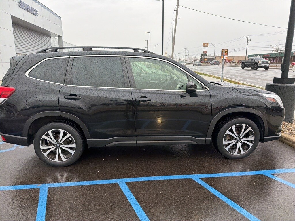 2022 Subaru Forester Limited photo 2