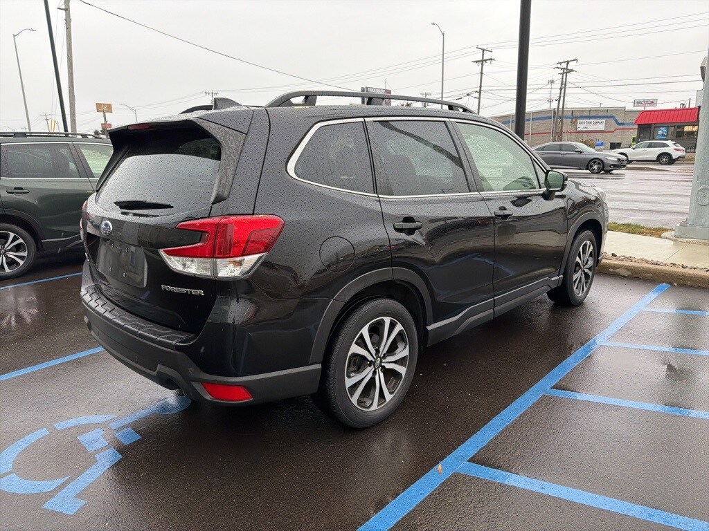 2022 Subaru Forester Limited photo 3