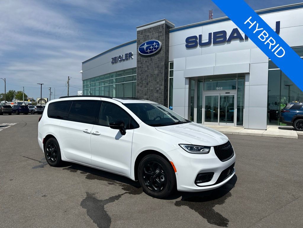 2024 Chrysler Pacifica Hybrid Select Premium S-Appearance PHEV's photo
