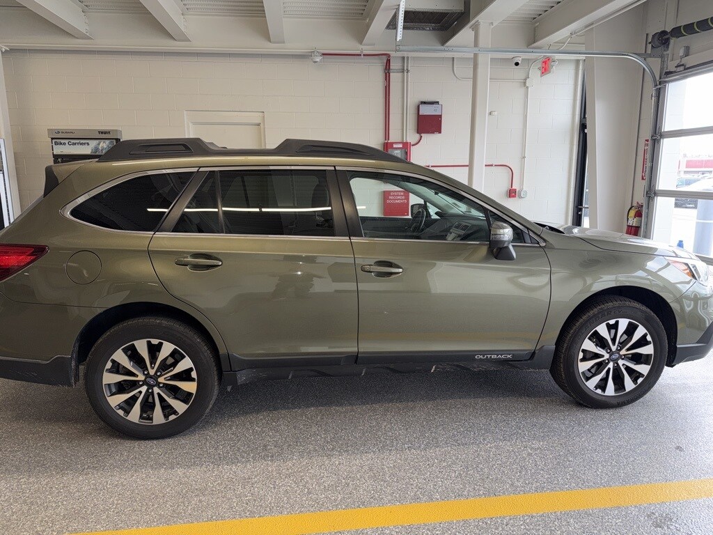 2017 Subaru Outback 3.6R photo 2