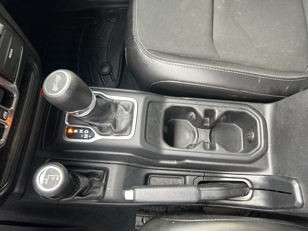 2020 JEEP WRANGLER - Image 18