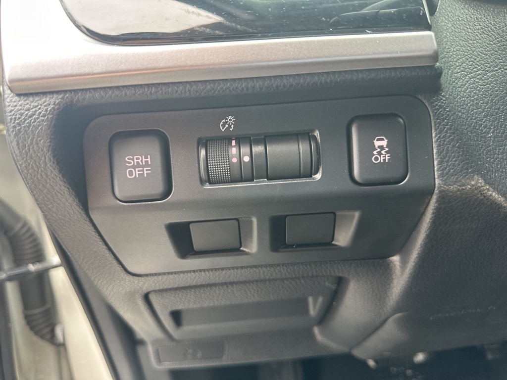 2018 SUBARU FORESTER - Image 11