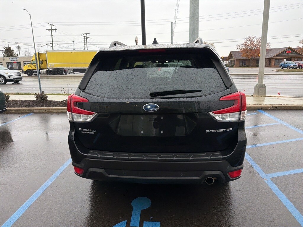 2022 Subaru Forester Limited photo 4