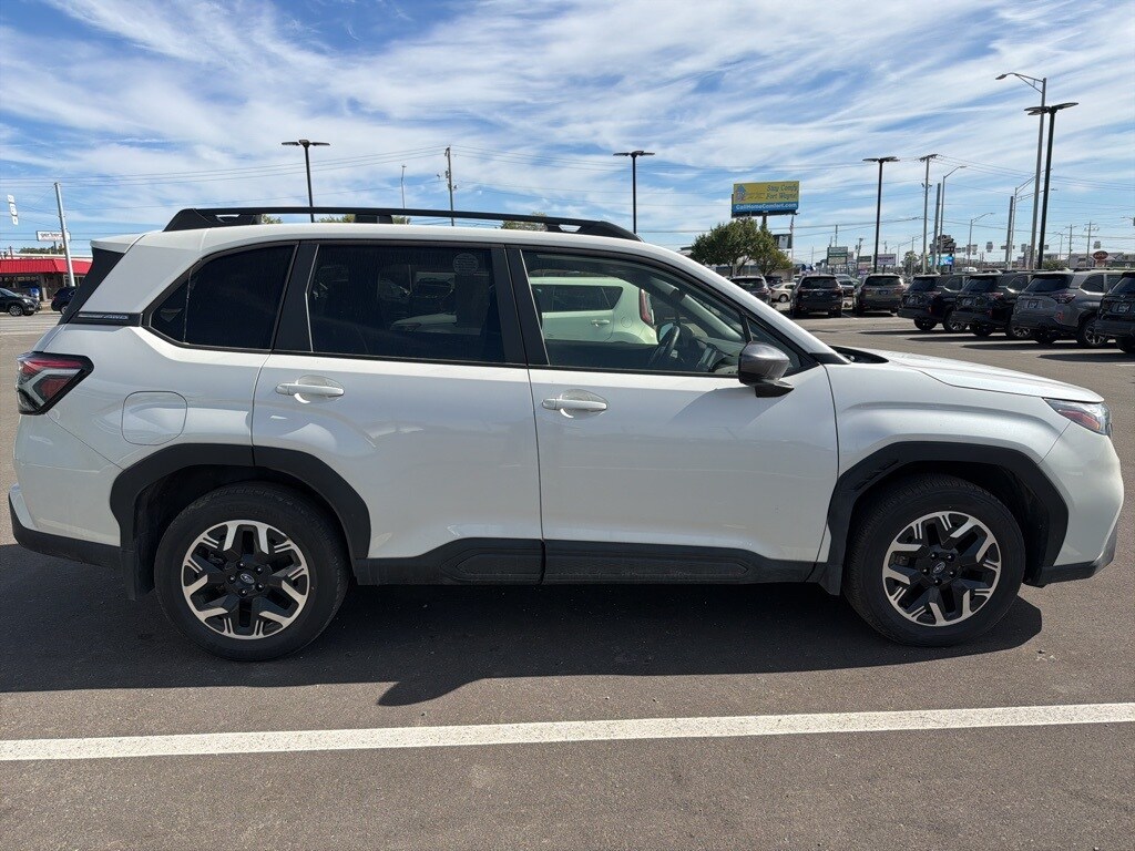 2025 Subaru Forester Premium photo 2
