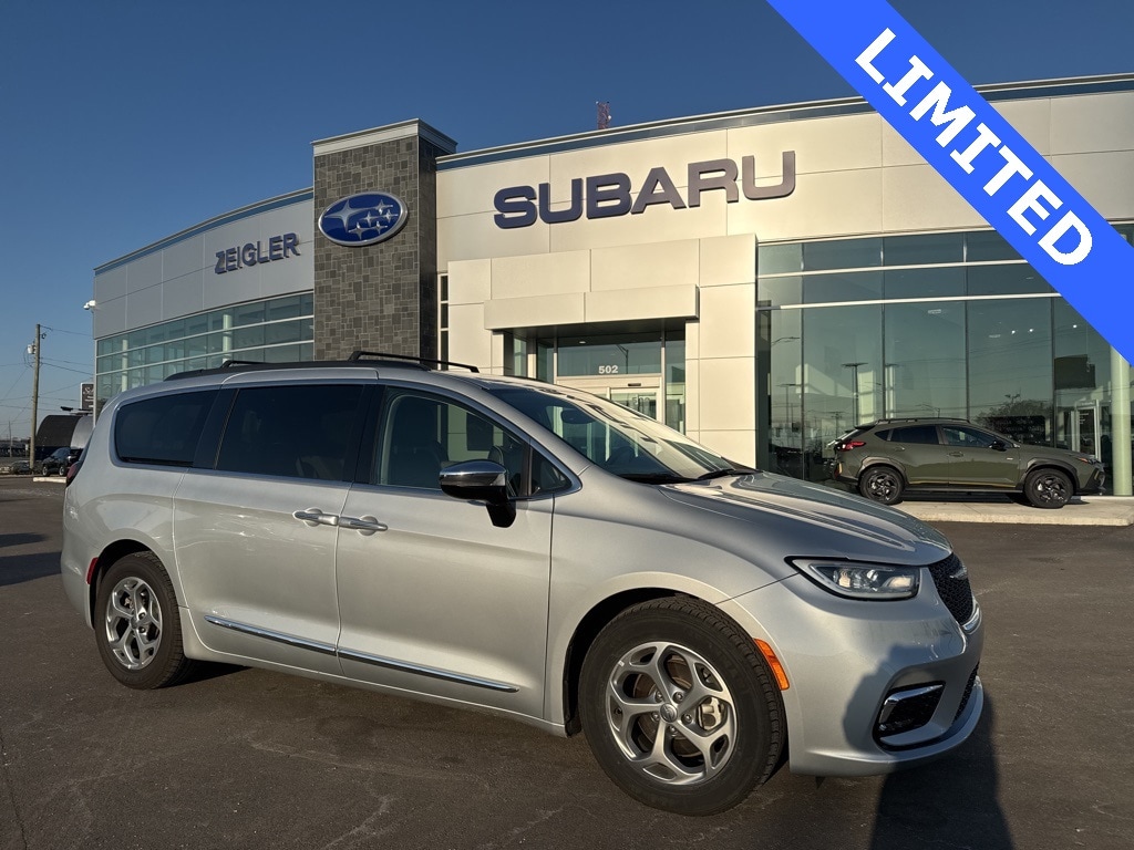 Used 2023 Chrysler Pacifica Limited Minivan/Van