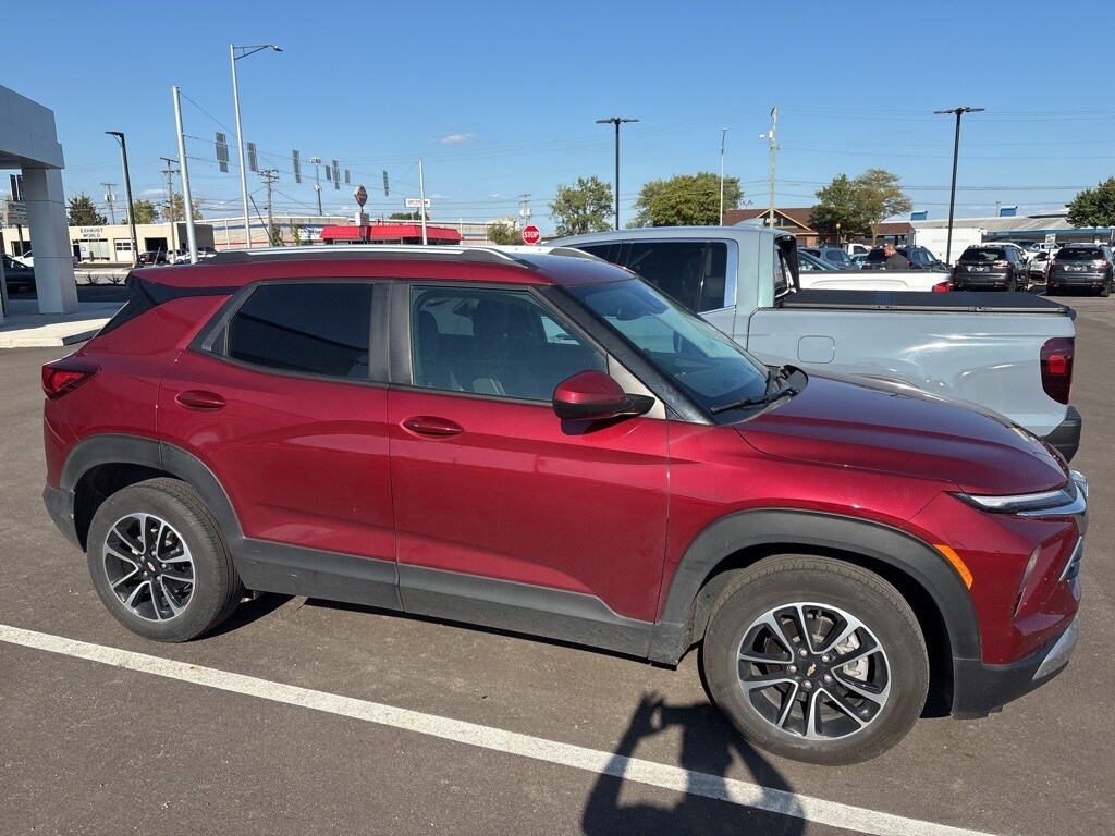 2024 Chevrolet Trailblazer LT photo 2