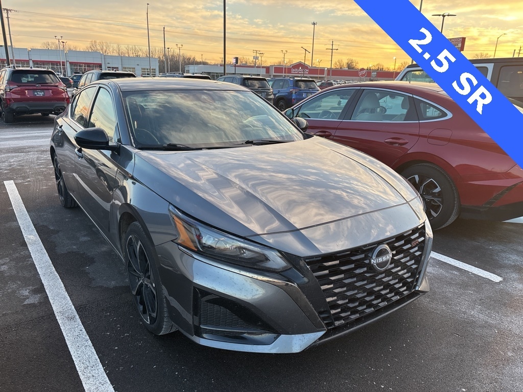 2025 Nissan Altima SR's photo