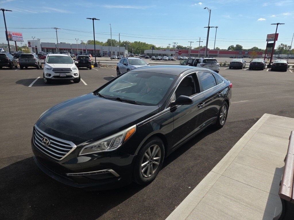2015 Hyundai Sonata SE photo 2