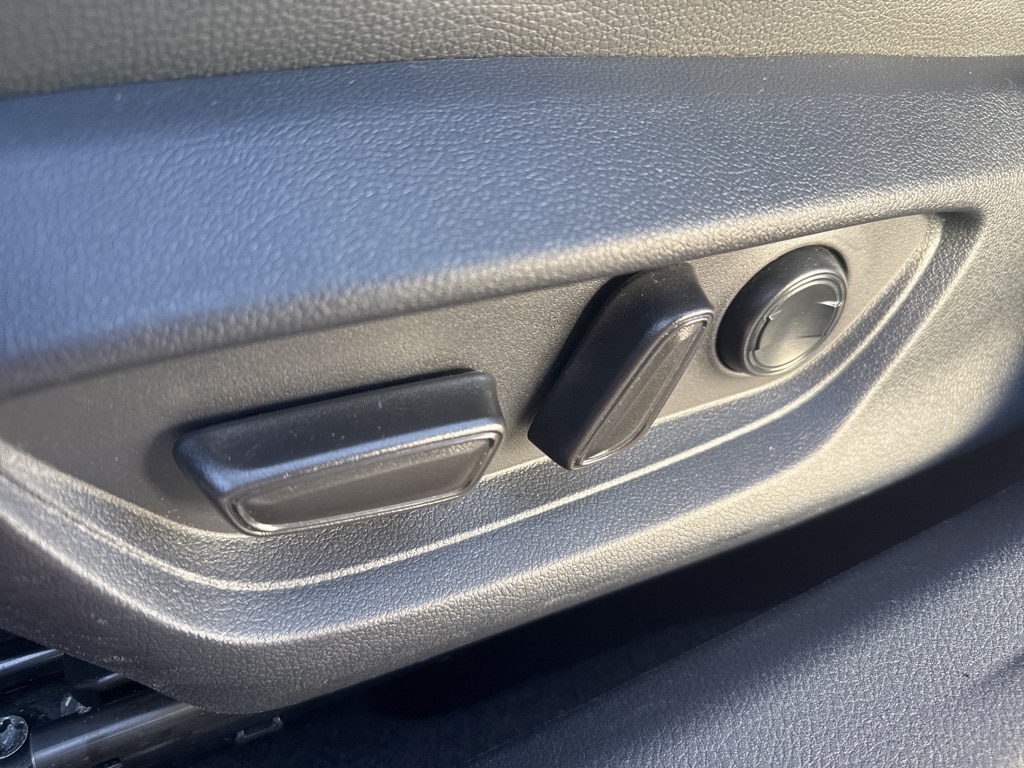 2025 TOYOTA CAMRY - Image 11