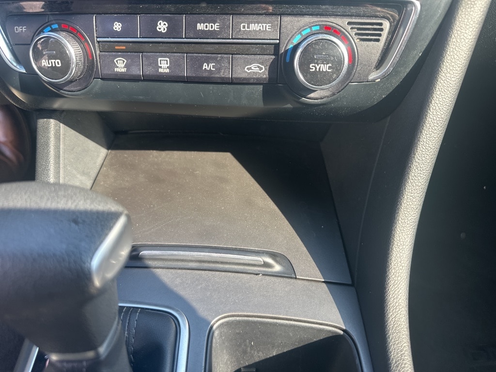 2019 KIA OPTIMA - Image 17