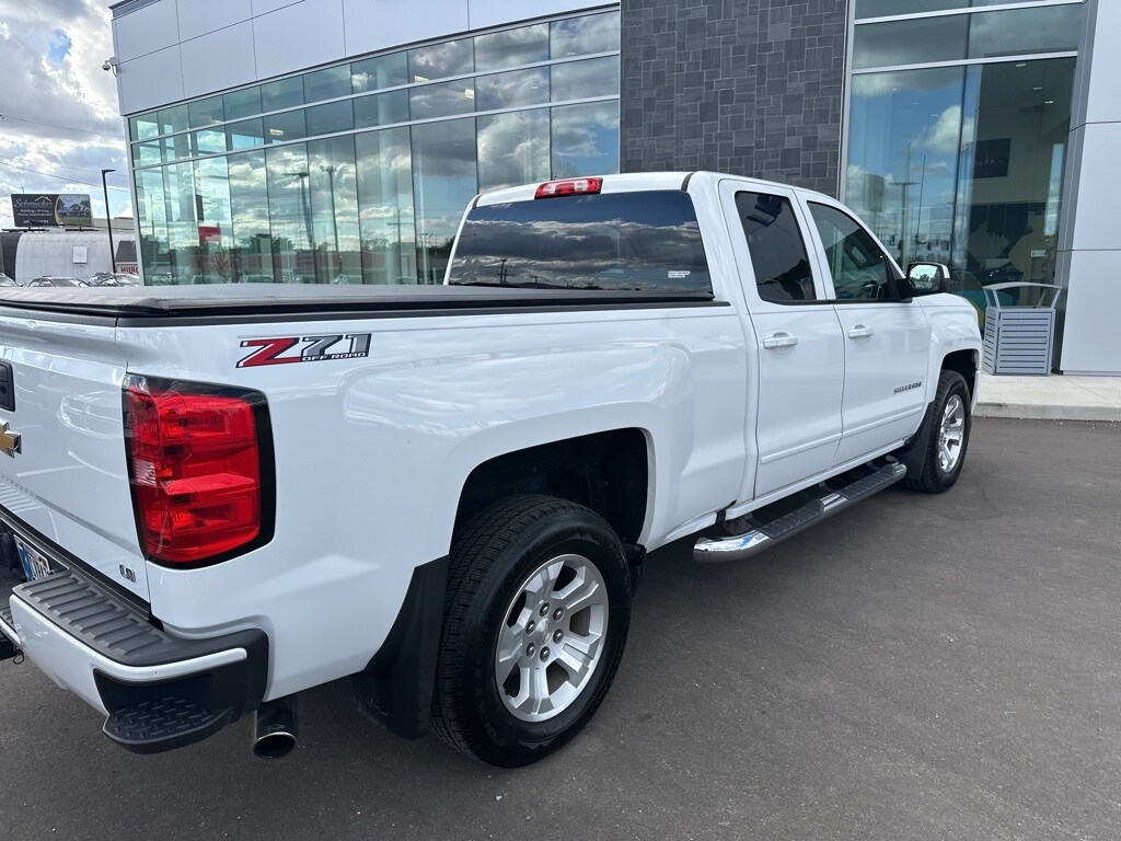 2019 Chevrolet Silverado 1500 LT photo 2