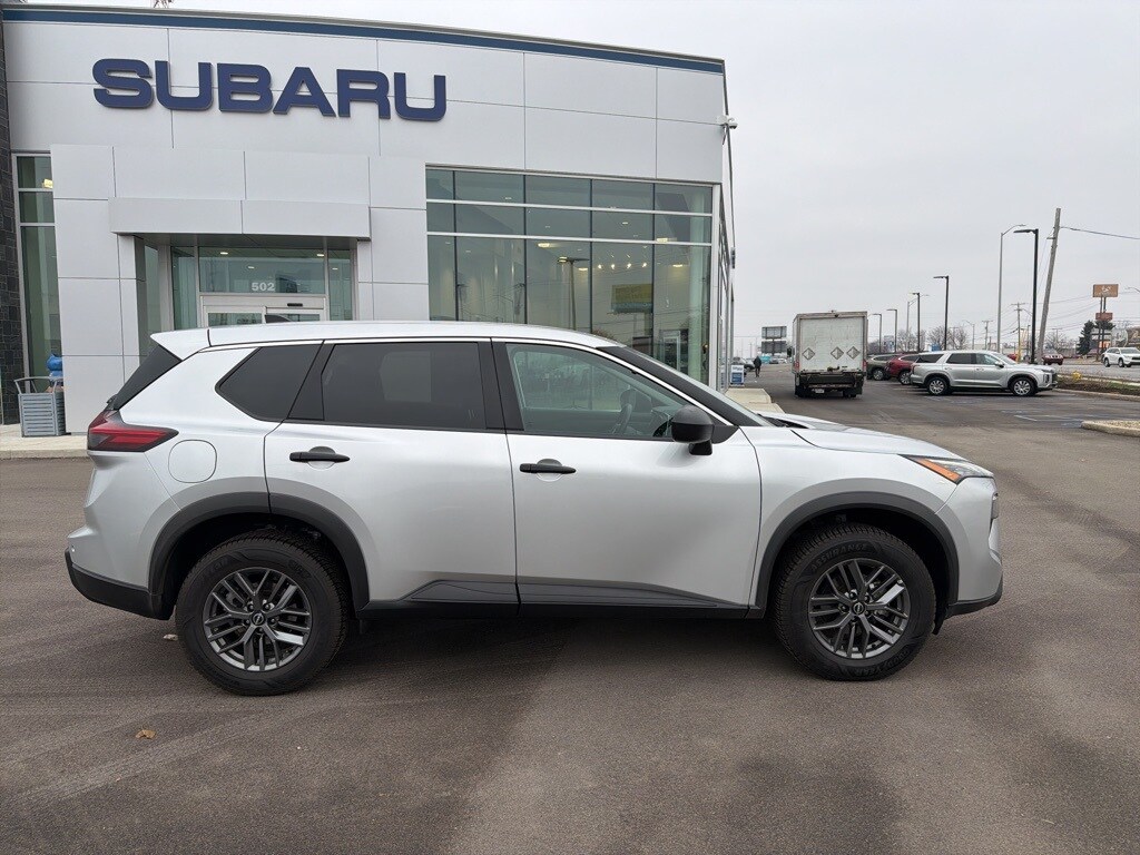 2024 Nissan Rogue S photo 2