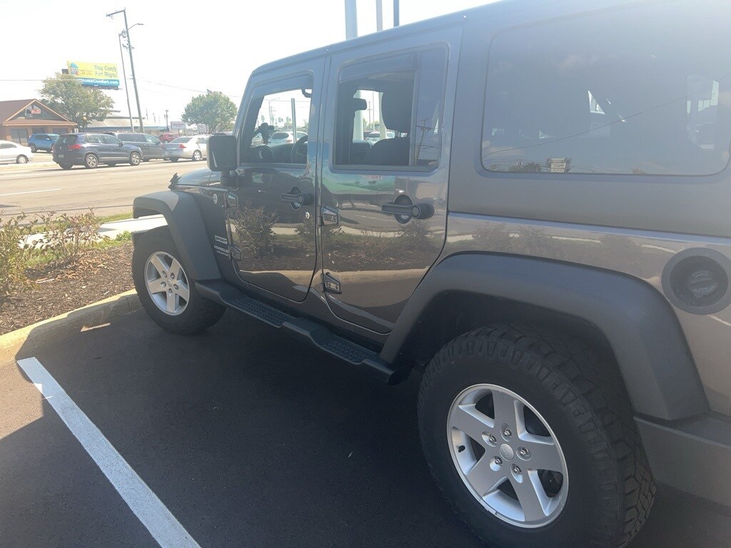 2016 Jeep Wrangler Unlimited Sport photo 3