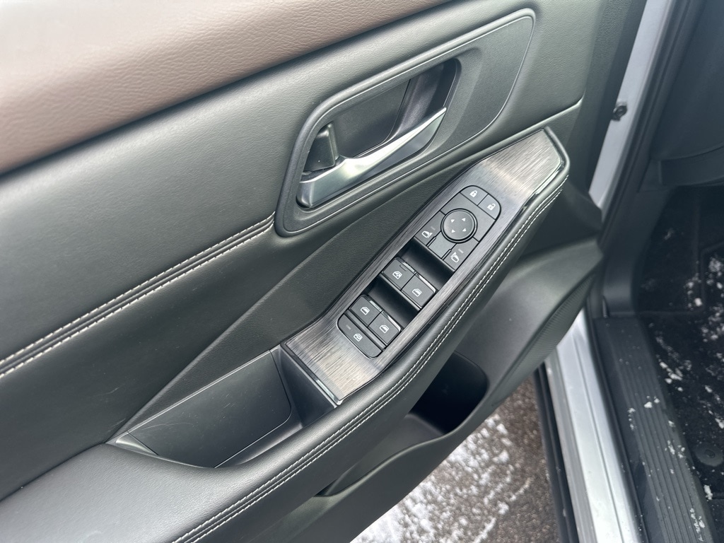 2023 NISSAN ROGUE - Image 9