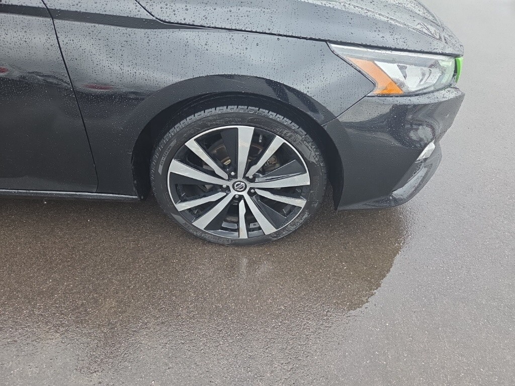 2019 Nissan Altima 2.5 SR photo 3
