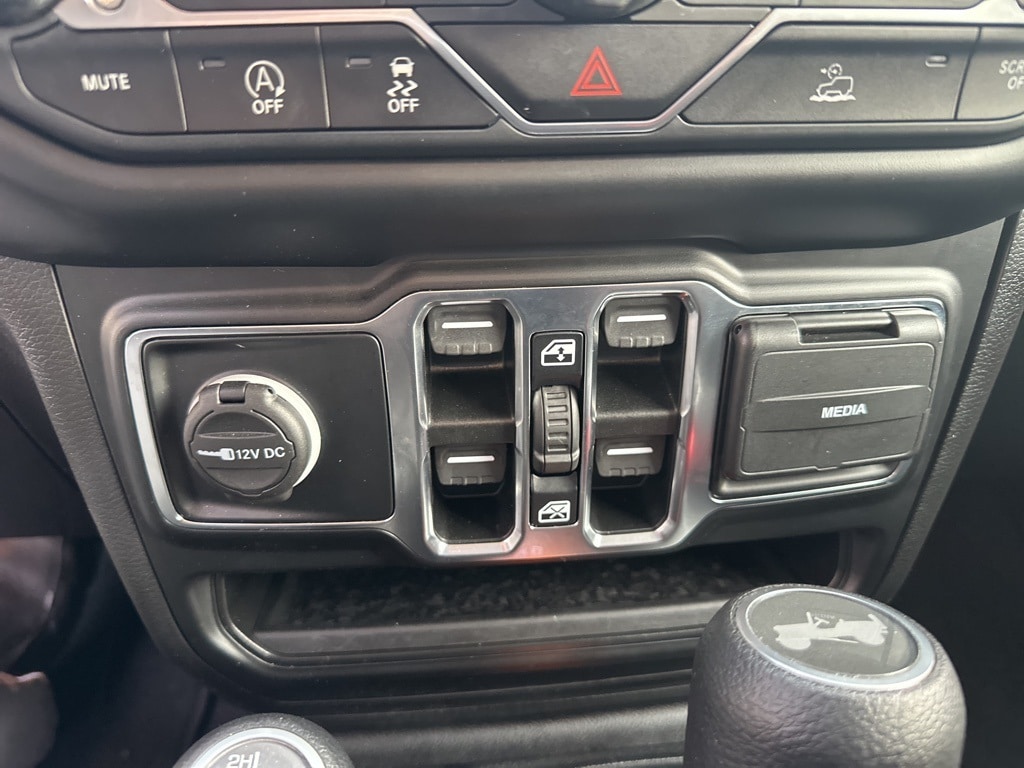 2021 JEEP WRANGLER - Image 17