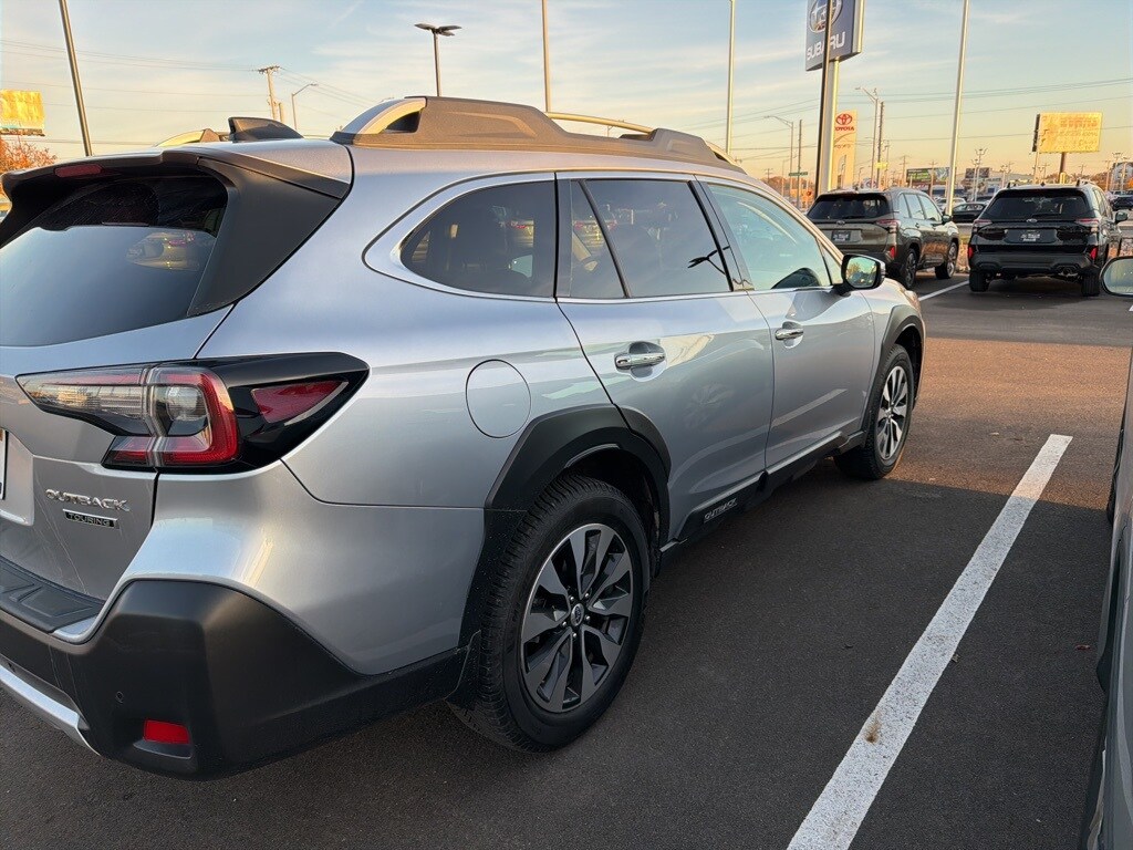 2024 Subaru Outback Touring photo 2
