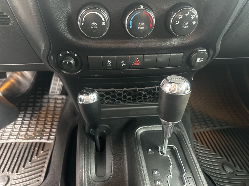 2016 JEEP WRANGLER - Image 17