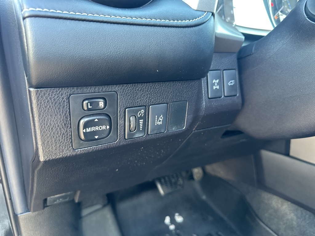 2018 TOYOTA RAV4 - Image 10