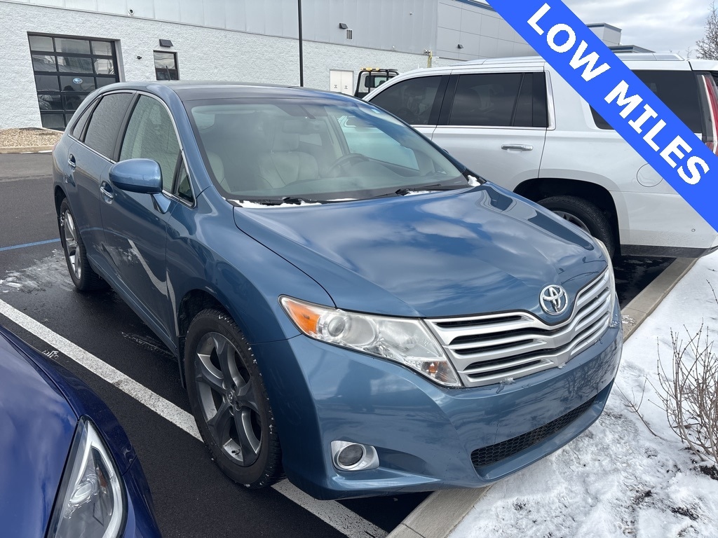 2010 TOYOTA VENZA - Image 1