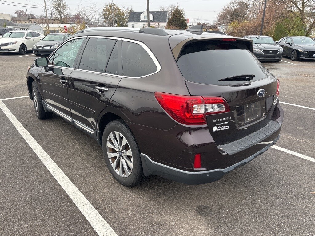 2017 Subaru Outback 2.5i Touring photo 3