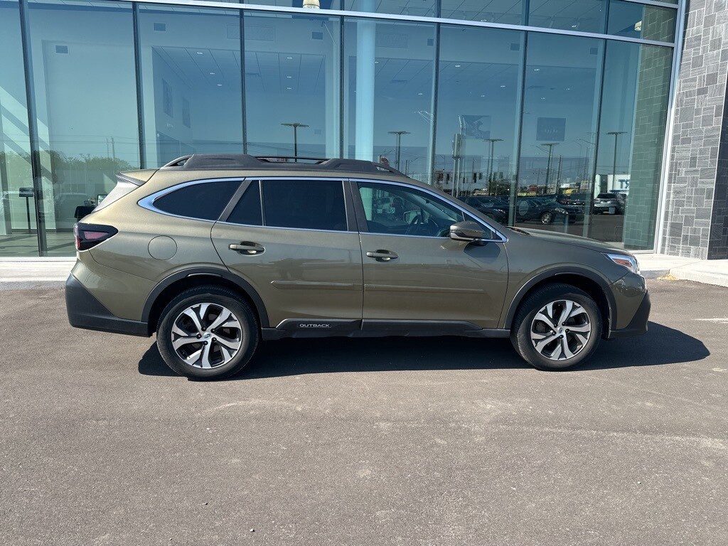 2022 Subaru Outback Limited photo 2