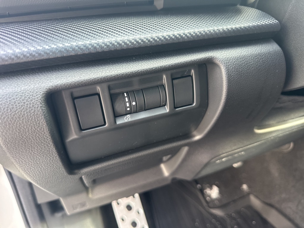 2025 SUBARU CROSSTREK - Image 11