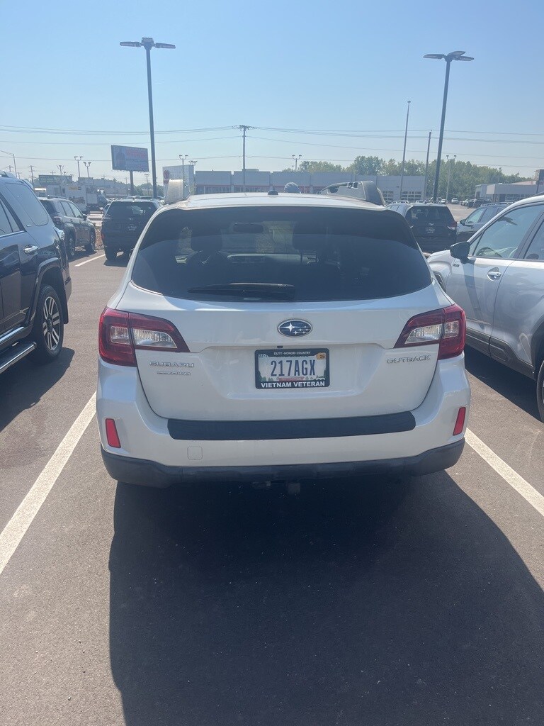 2015 Subaru Outback 2.5i photo 2
